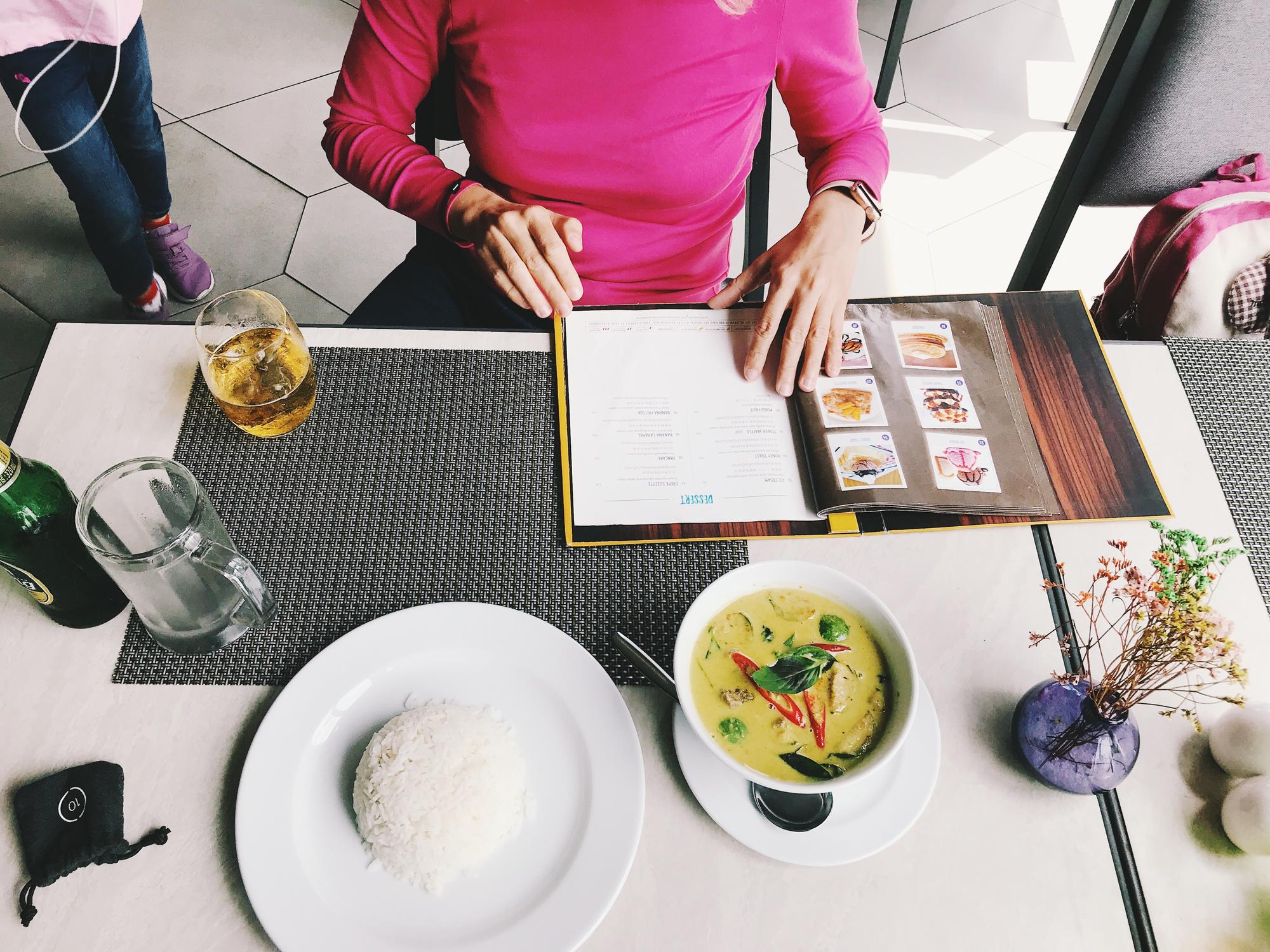 Subscription plan overview with plated dishes